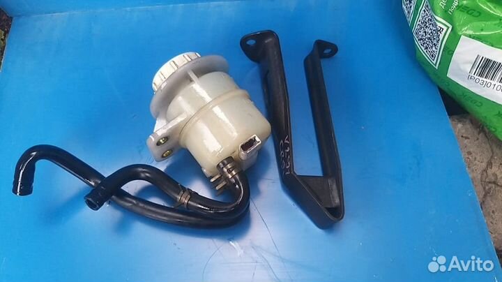 Бачок тормозной жидкости Mitsubishi Dion CR6W 4G94