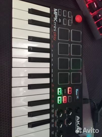 Синтезатор akai MPK Mini Play