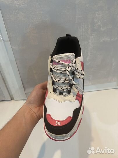 Кроссовки женские