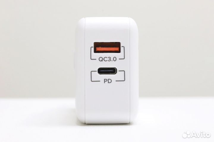 Зарядный адаптер Lyambda LT22 20W новый