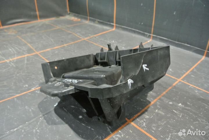 Площадка под акб- Skoda Rapid