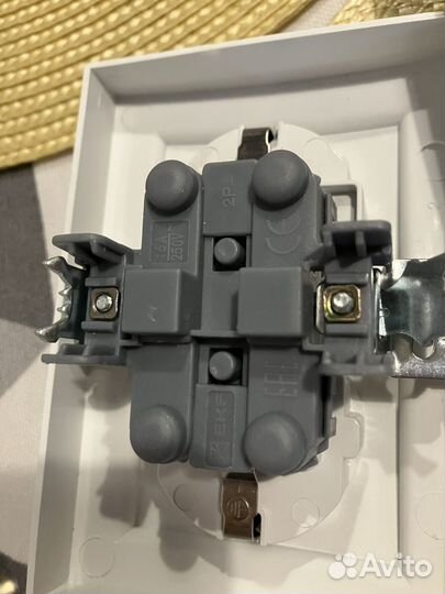 Розетки и выключатели