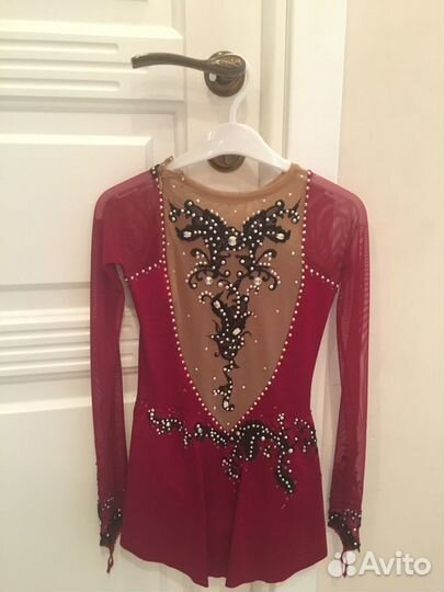 Платье для выступлений (фигурное катание)