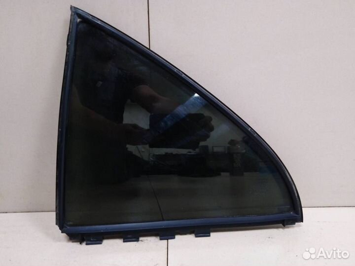 Стекло двери задней левой форточка Toyota Avensis