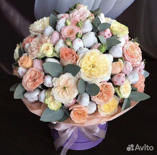 Клубничные букеты в подарок)