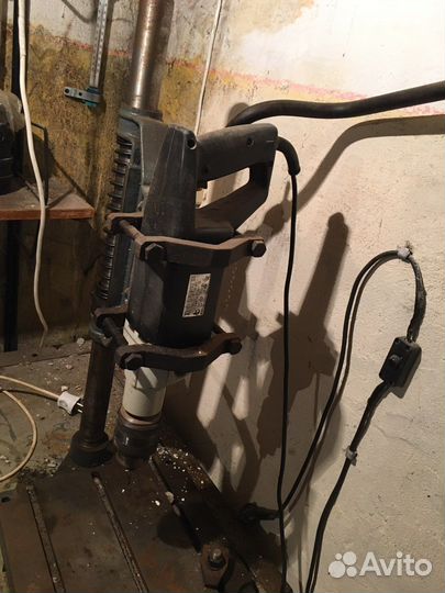 Сверлильный станок: дрель иэ-1035э + пресс к ней