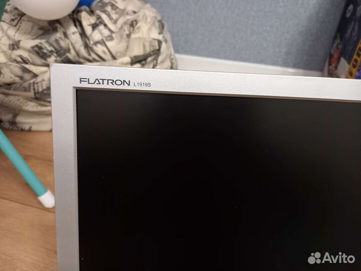 Монитор LG 19 Flatron L1919S