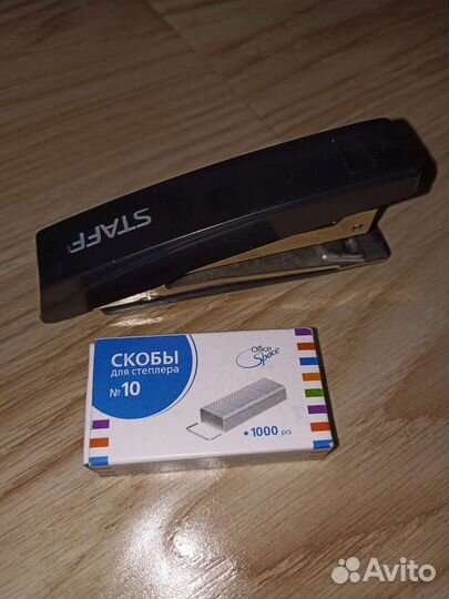 Настольная подставка для канцелярии, степлер