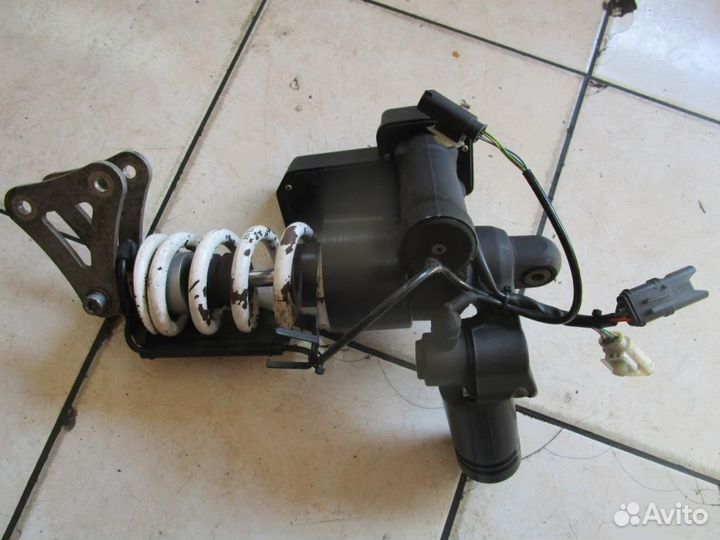 Стойки зад М K1300S BMW K40