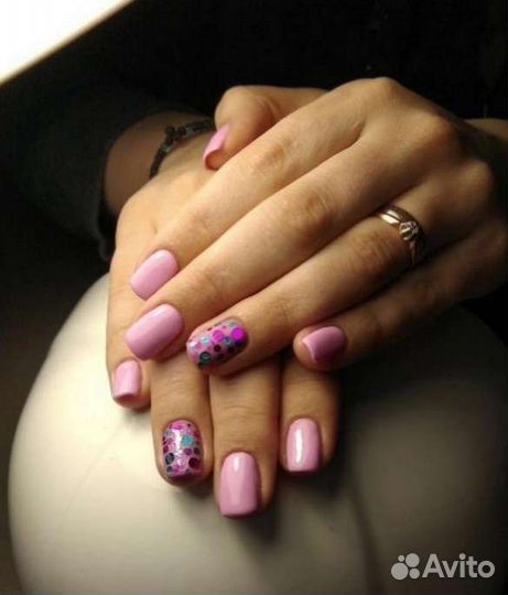 Модель на маникюр