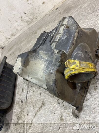 Корпус воздушного фильтра Opel Astra