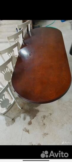 Стол и стулья