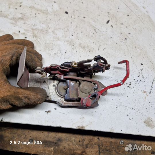 Замок задний правый Toyota corolla 90