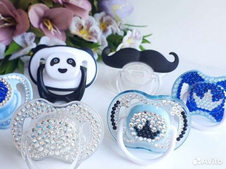 Соска в стразах