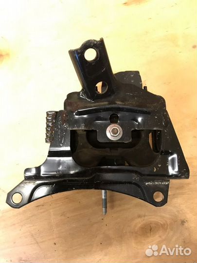 Подушка двигателя Toyota Prius ZVW51 2ZR-FXE 2016