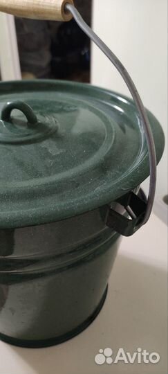Эмалированное ведро с крышкой