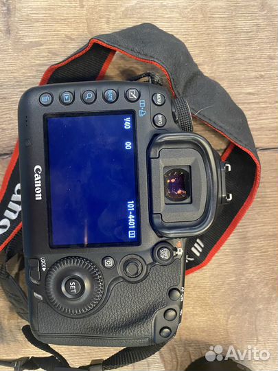 Зеркальный фотоаппарат Canon EOS 5D Mark lll body