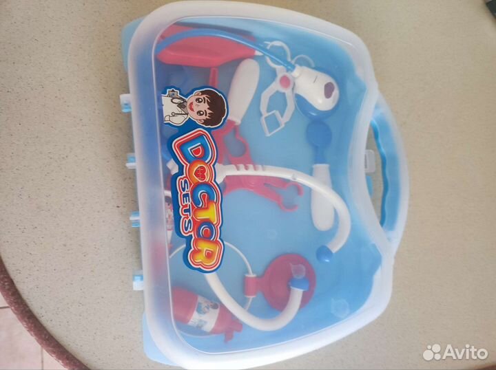 Набор доктора в чемодане