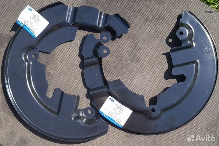Пыльники передних тормозных дисков Ford Focus 3
