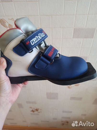 Лыжные ботинки для девочки