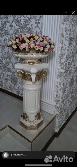 Ваза цветочная на тумбе