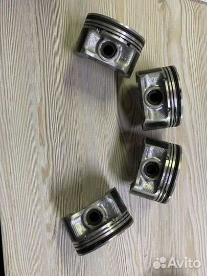 Поршня на Nissan Qashqai 2.0 J10