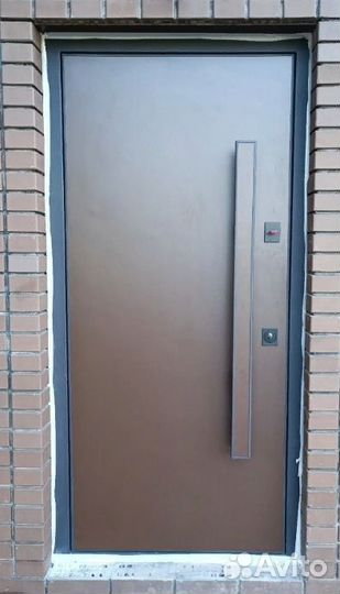 Уличная металлическая дверь с терморазрывом