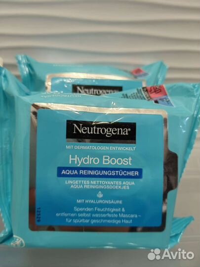 Neutrogena Молочко для тела,ног, помада, салфетки