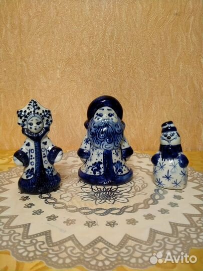 Фарфоровый Дед мороз и снегурочка гжель