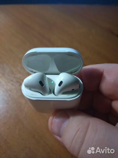 Наушники Apple AirPods
