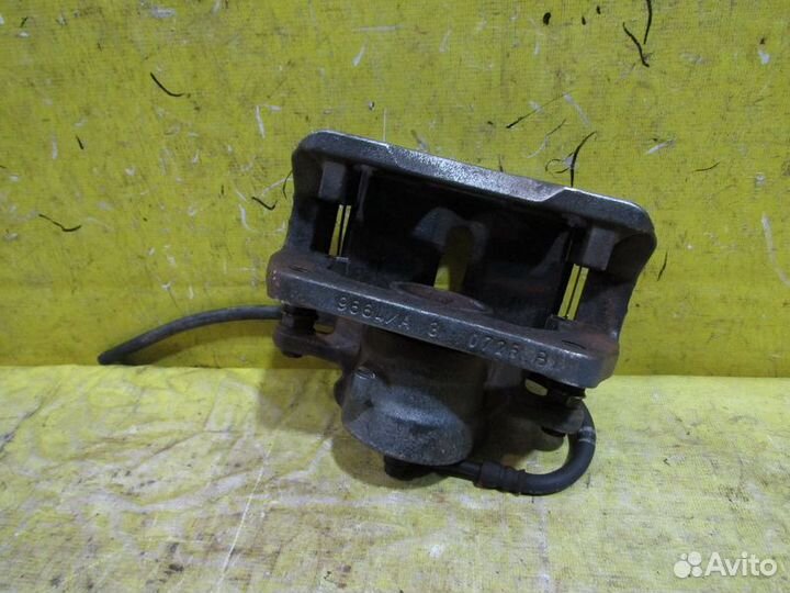 Суппорт передний левый Kia Venga 11-17г 92530