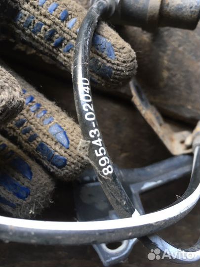 Toyota avensis t250 2007 датчик abs передний