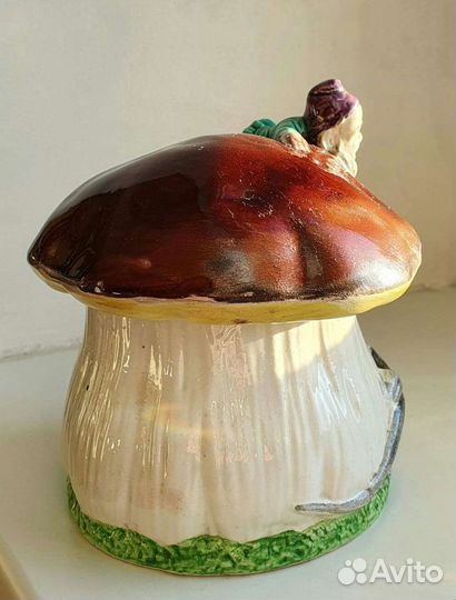 Фабрика Кузнецова. Гном на грибе