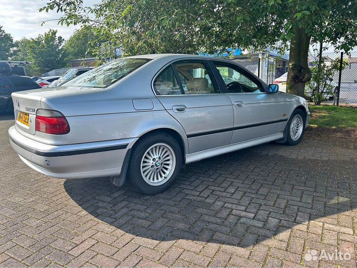 BMW E39 2000 из Англии поступила в разбор