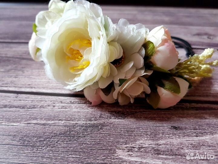 Ободок с цветами на резинке