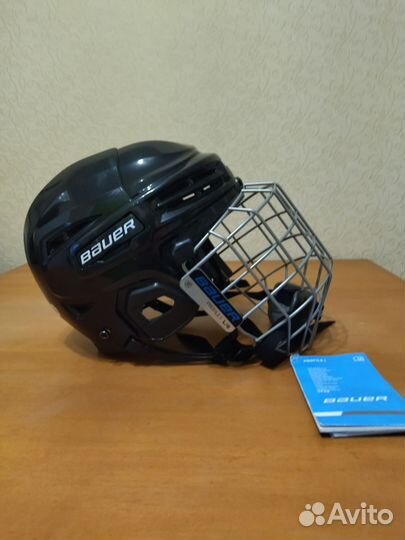 Хоккейный шлем