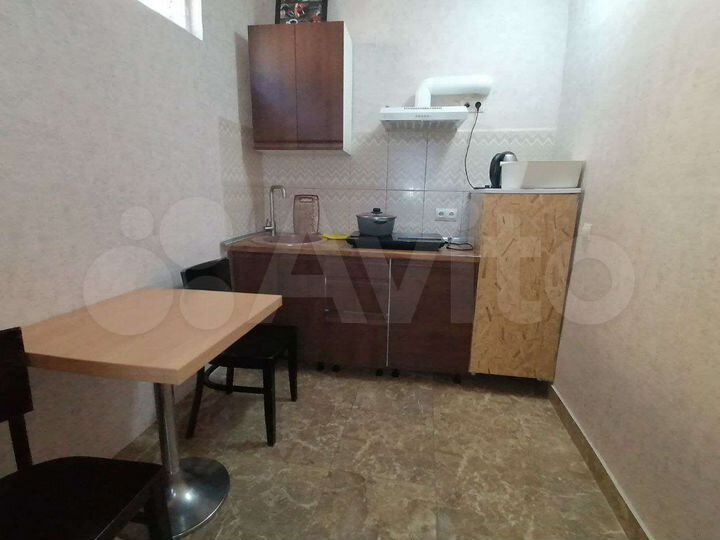 2-к. квартира, 40 м², 1/3 эт.
