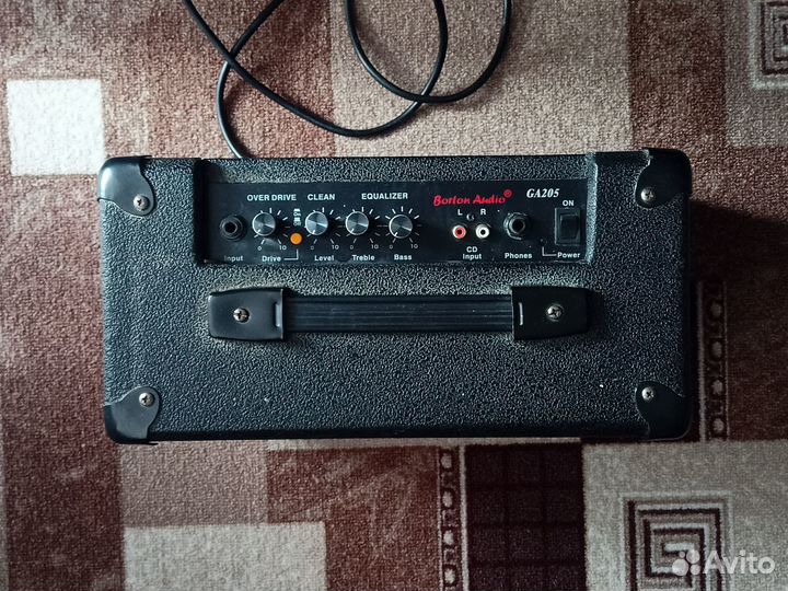 Гитарный комбоусилитель