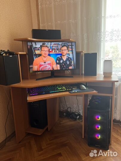 Компьютерный стол