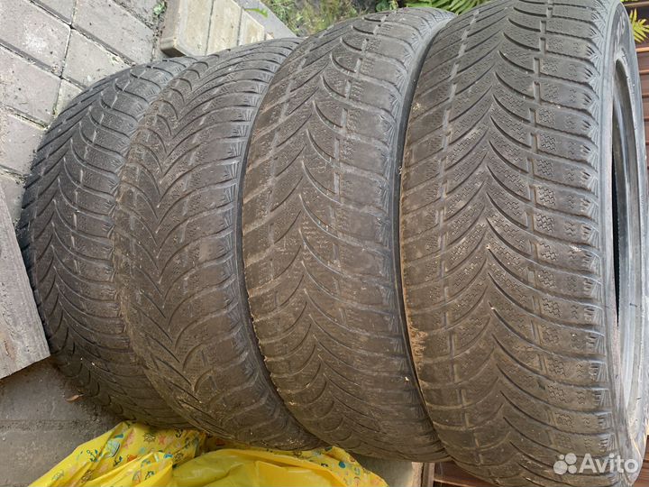 Maxxis Victra SUV M+S 235/60 R18