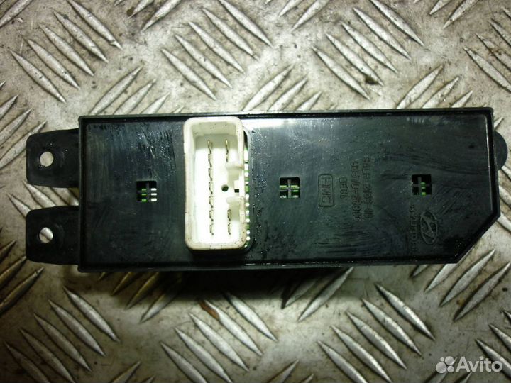 Блок управления стеклами Hyundai Santa Fe 1