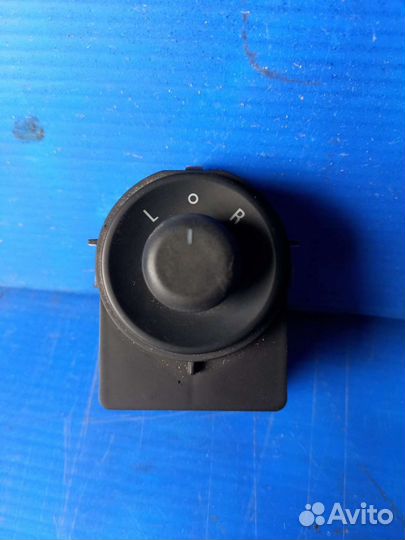 Кнопка регулировки зеркал Opel Astra J
