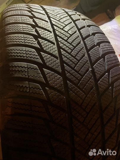 Bridgestone Blizzak LM-001 275/45 R20