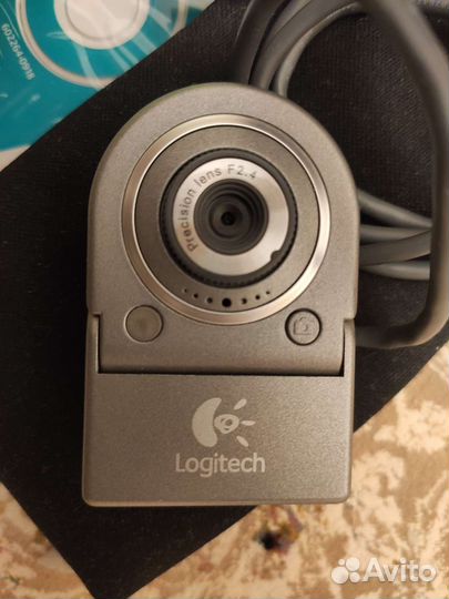Веб-камера Logitech QuickCam for Notebook Deluxe