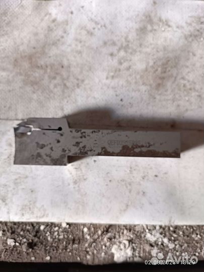 Отрезной резец