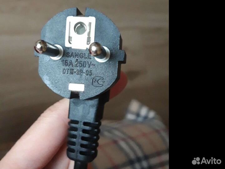 Кабель. Шнур. Sangle 16A 250v 1.8m Кабель