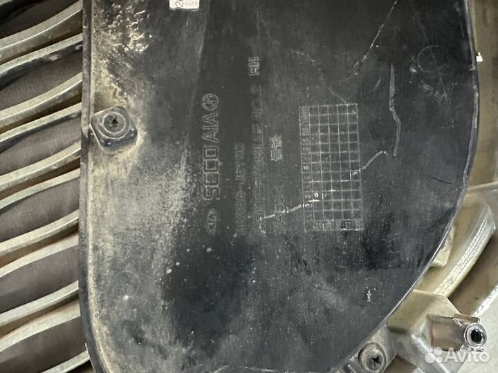 Решетка радиатора Kia K900 б/у