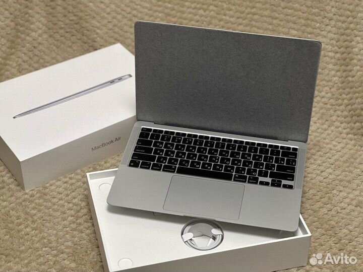 Macbook air 13 m1 8 256gb