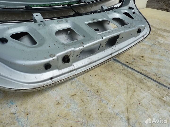 Крышка багажника Мерседес C-Класс 2002г 2.2л 85кВт