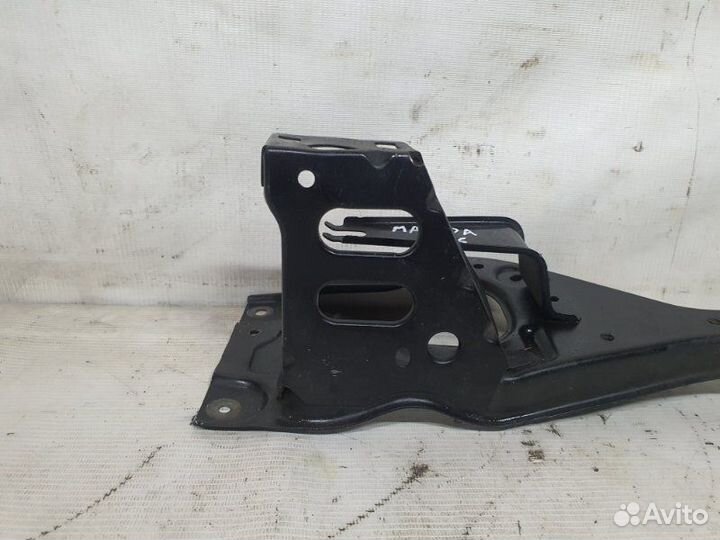 Кронштейн замка капота Mazda 626 седан 1997
